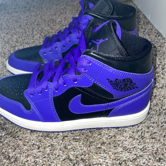 Wmns Air Jordan 1 Mid ’Dark Concord’ - Picture 2 of 5